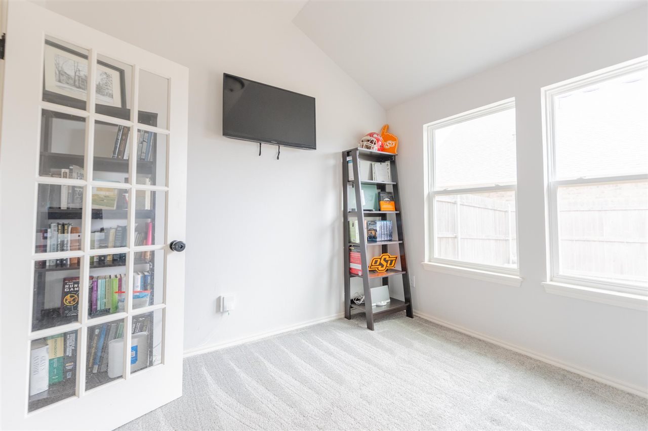 1809 W 25th Court