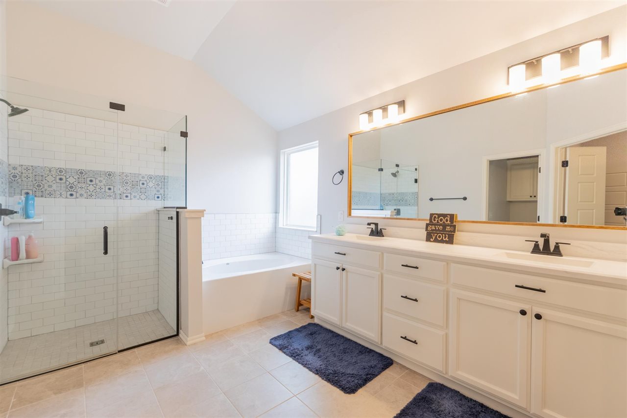 1809 W 25th Court