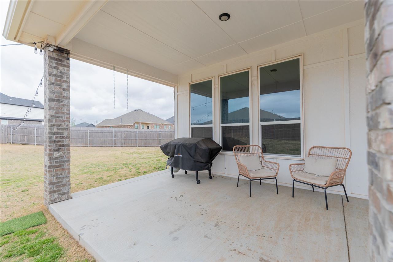 1809 W 25th Court