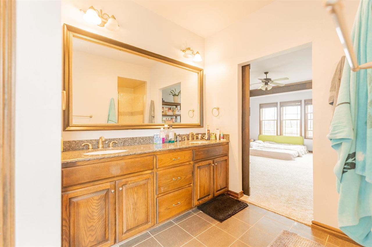 3711 S Fountain View Drive