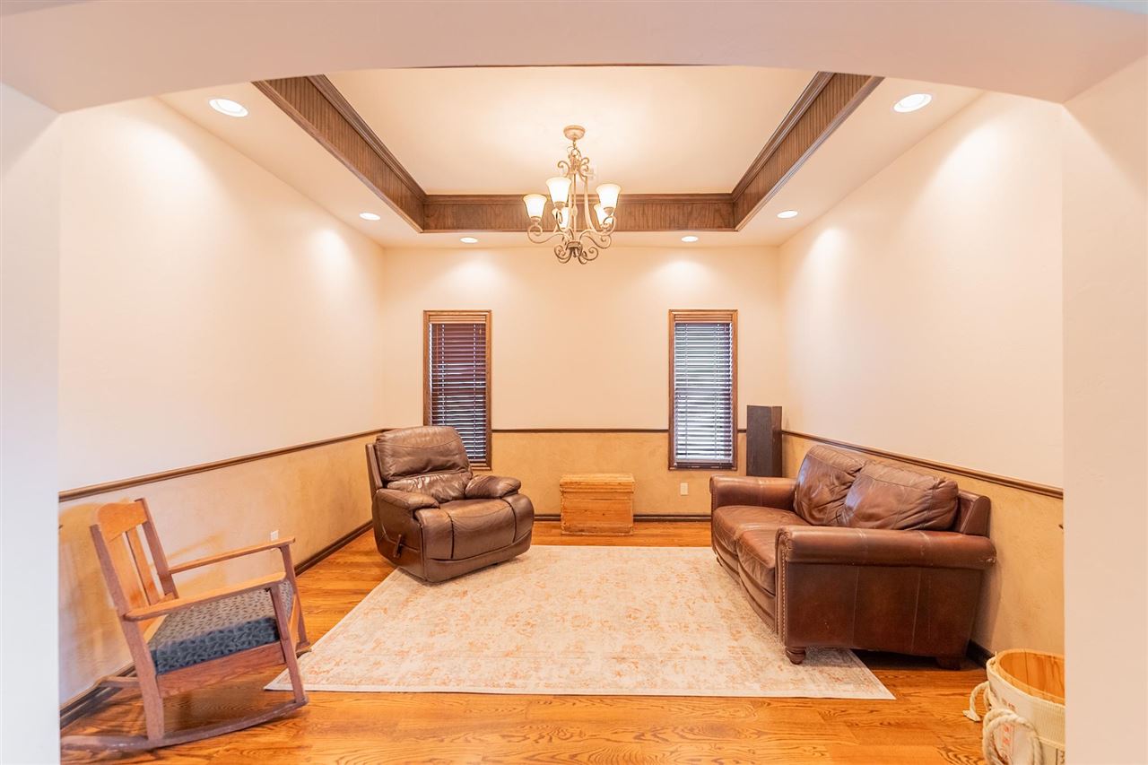 3711 S Fountain View Drive