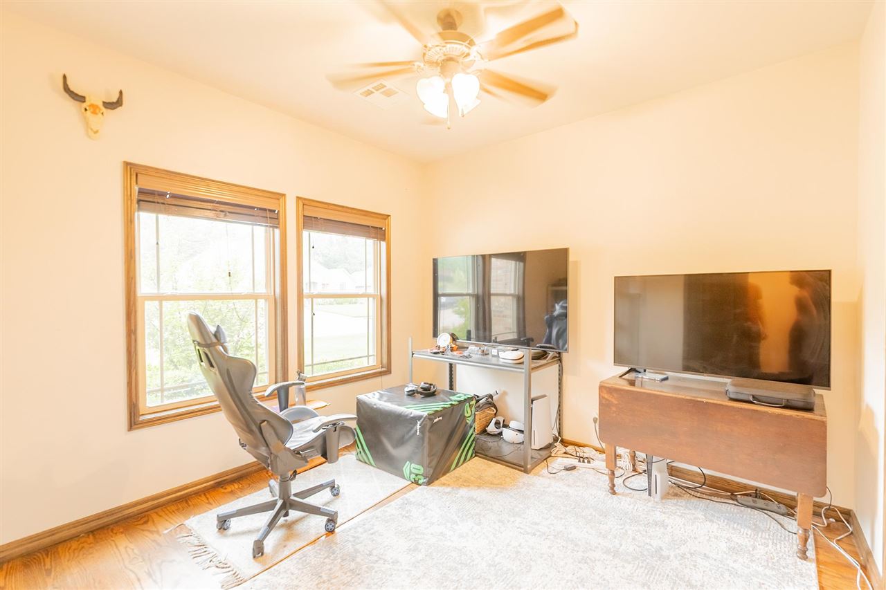 3711 S Fountain View Drive