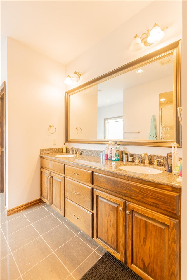 3711 S Fountain View Drive