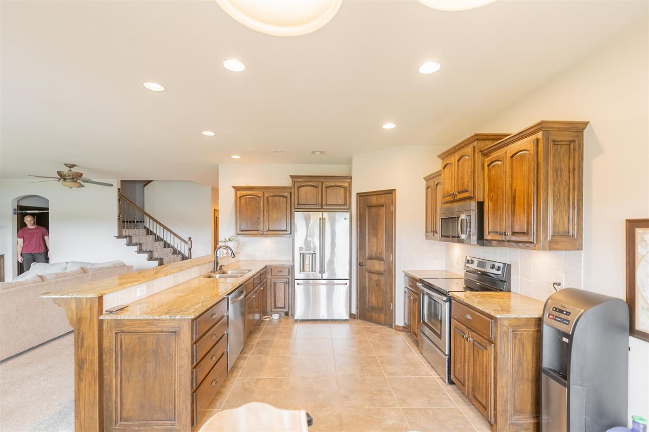 3711 S Fountain View Drive
