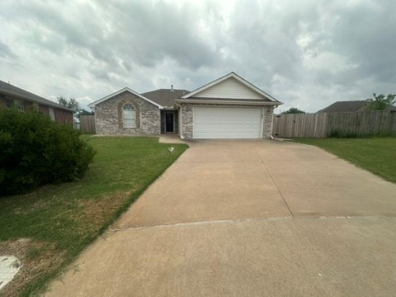819 E Macy Lane