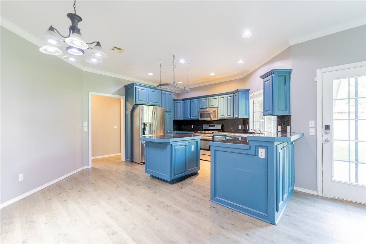 2116 S 22nd Court