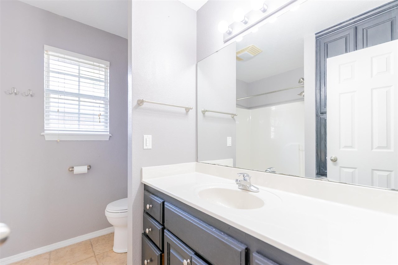 2116 S 22nd Court