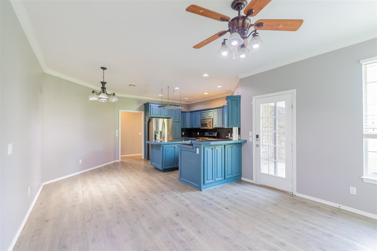 2116 S 22nd Court
