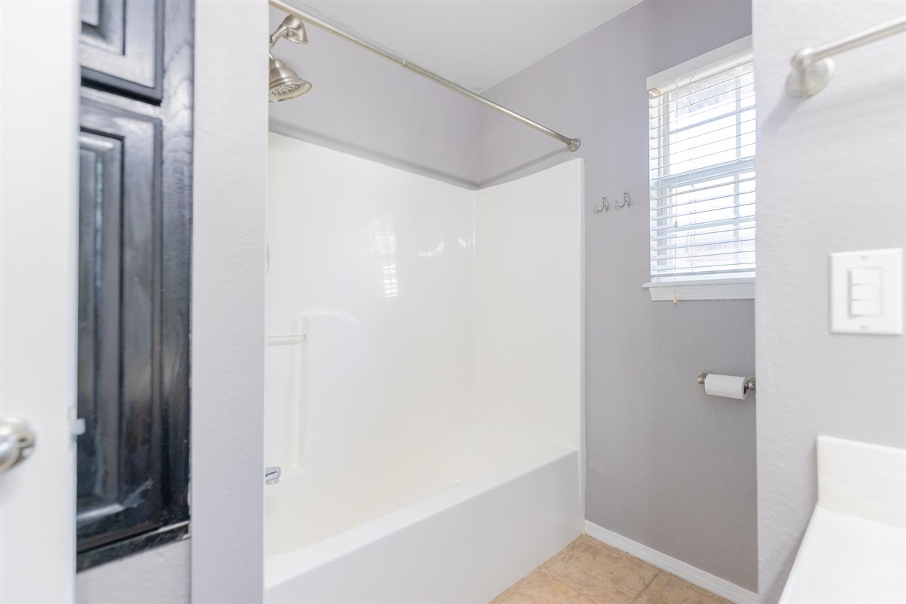 2116 S 22nd Court