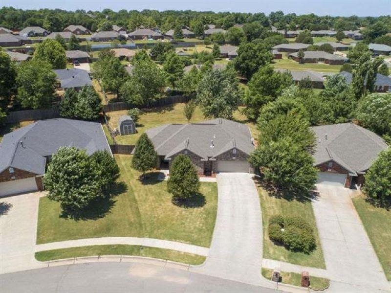 2116 S 22nd Court