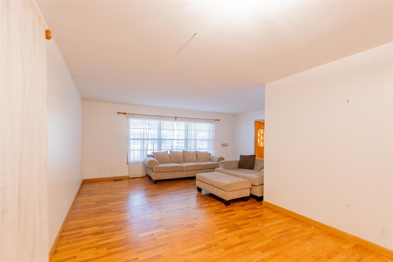 2225 W 9th Avenue