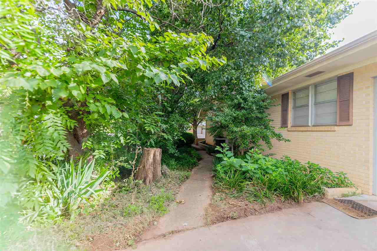 2225 W 9th Avenue