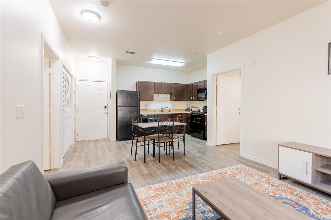 251 W Miller #319 Avenue