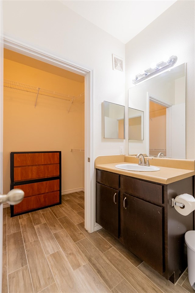 251 W Miller #319 Avenue