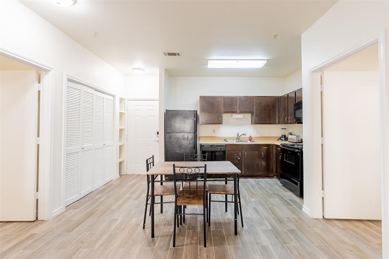 251 W Miller #319 Avenue