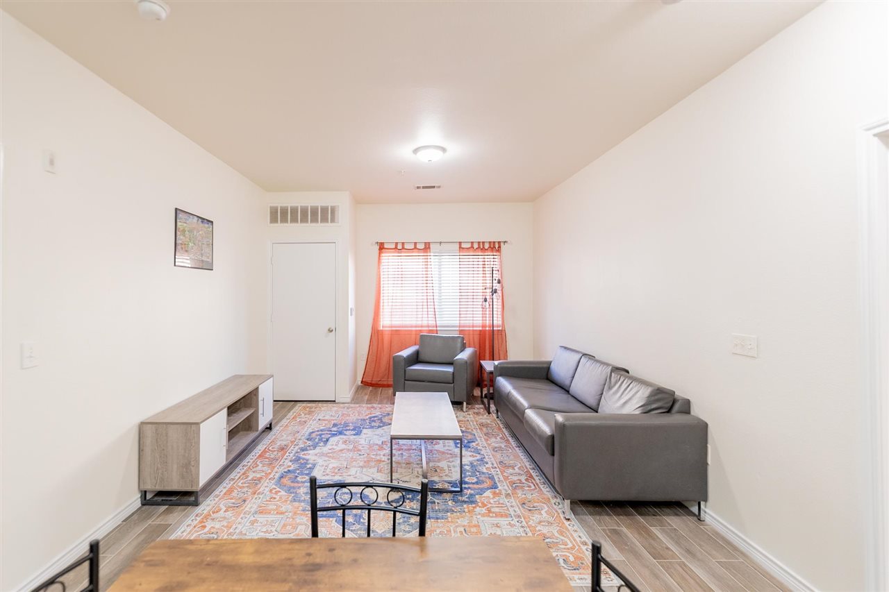 251 W Miller #319 Avenue