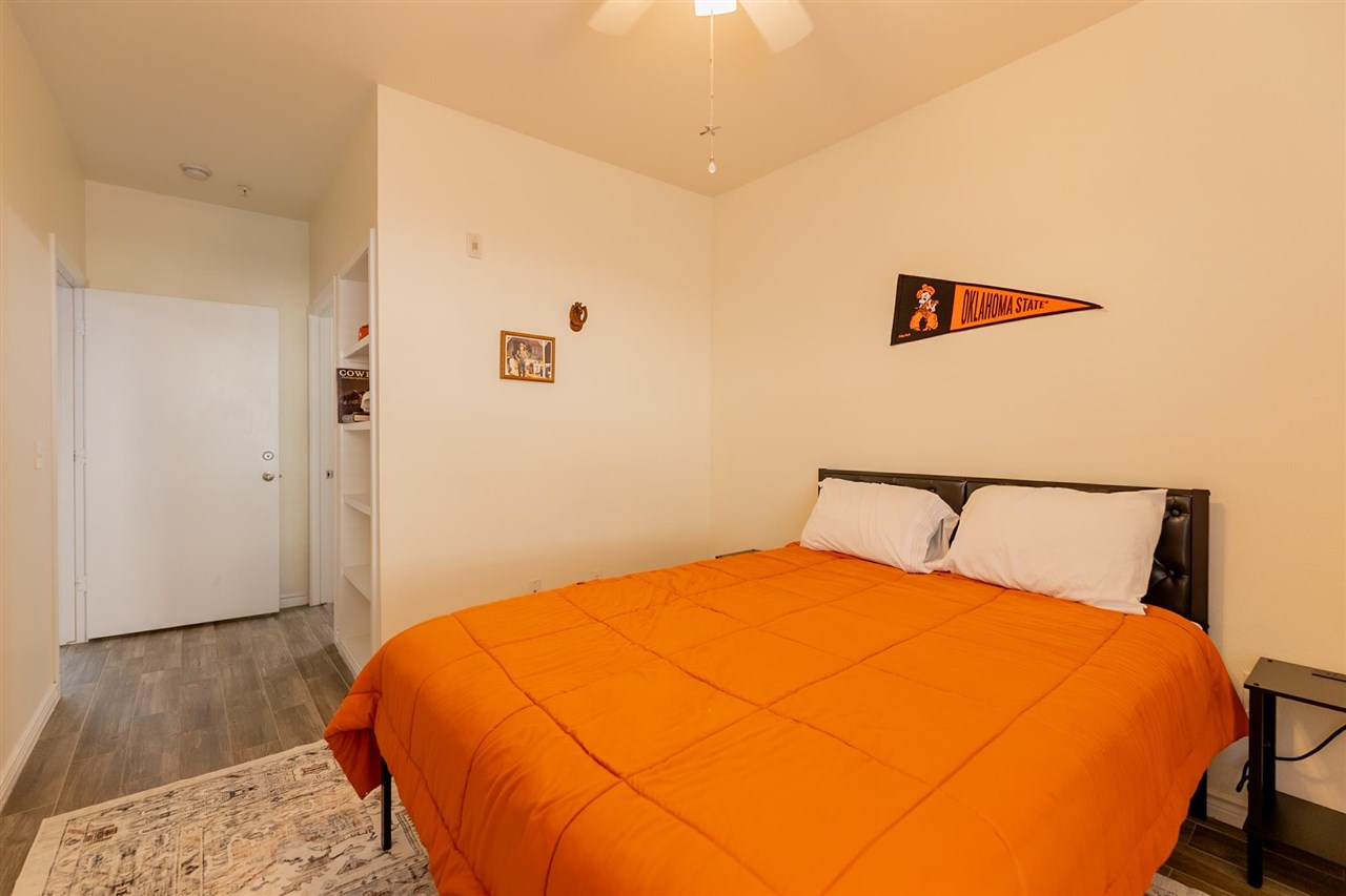 251 W Miller #319 Avenue