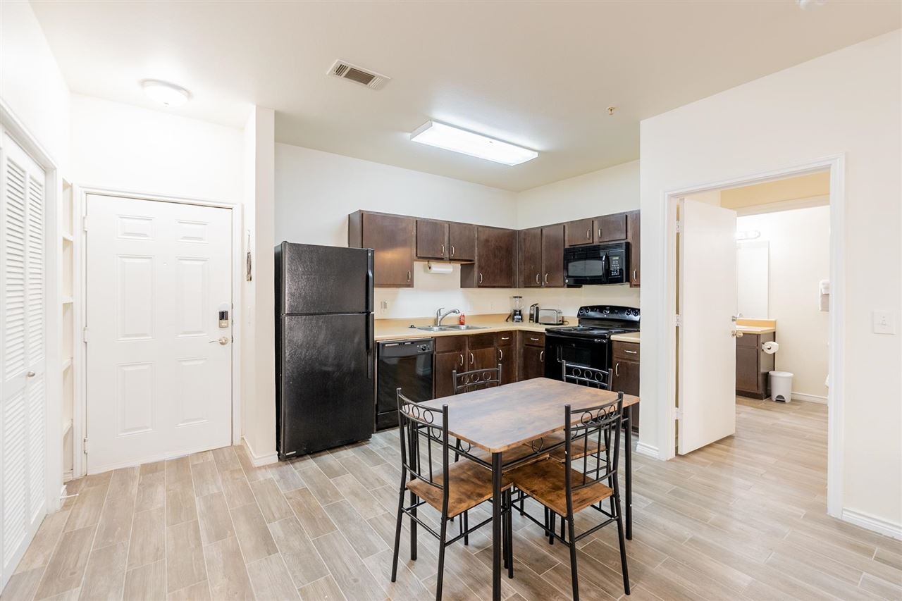 251 W Miller #319 Avenue