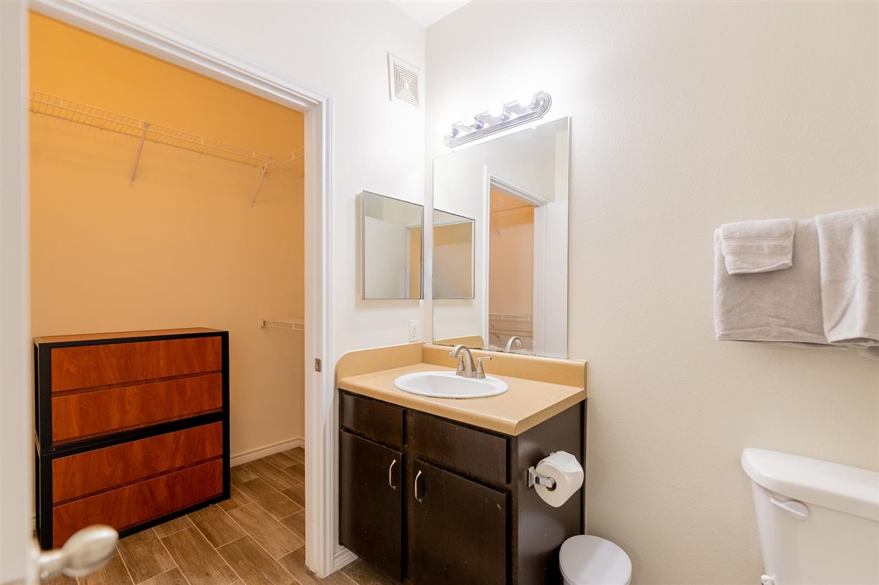 251 W Miller #319 Avenue