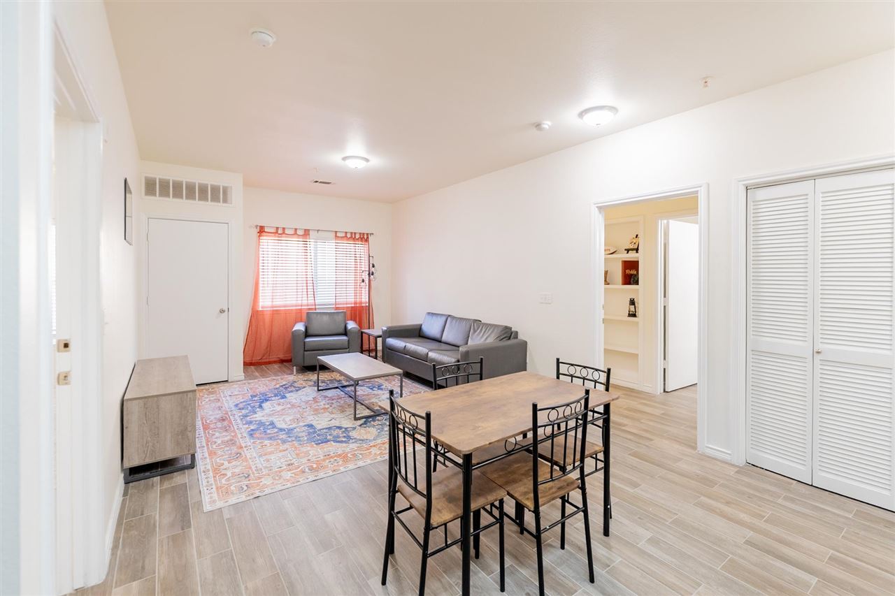 251 W Miller #319 Avenue