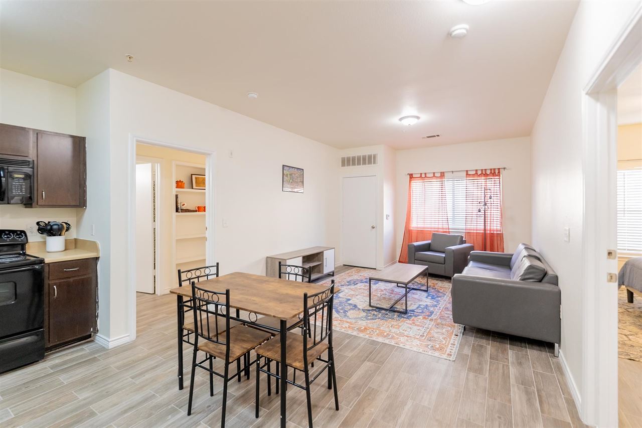 251 W Miller #319 Avenue