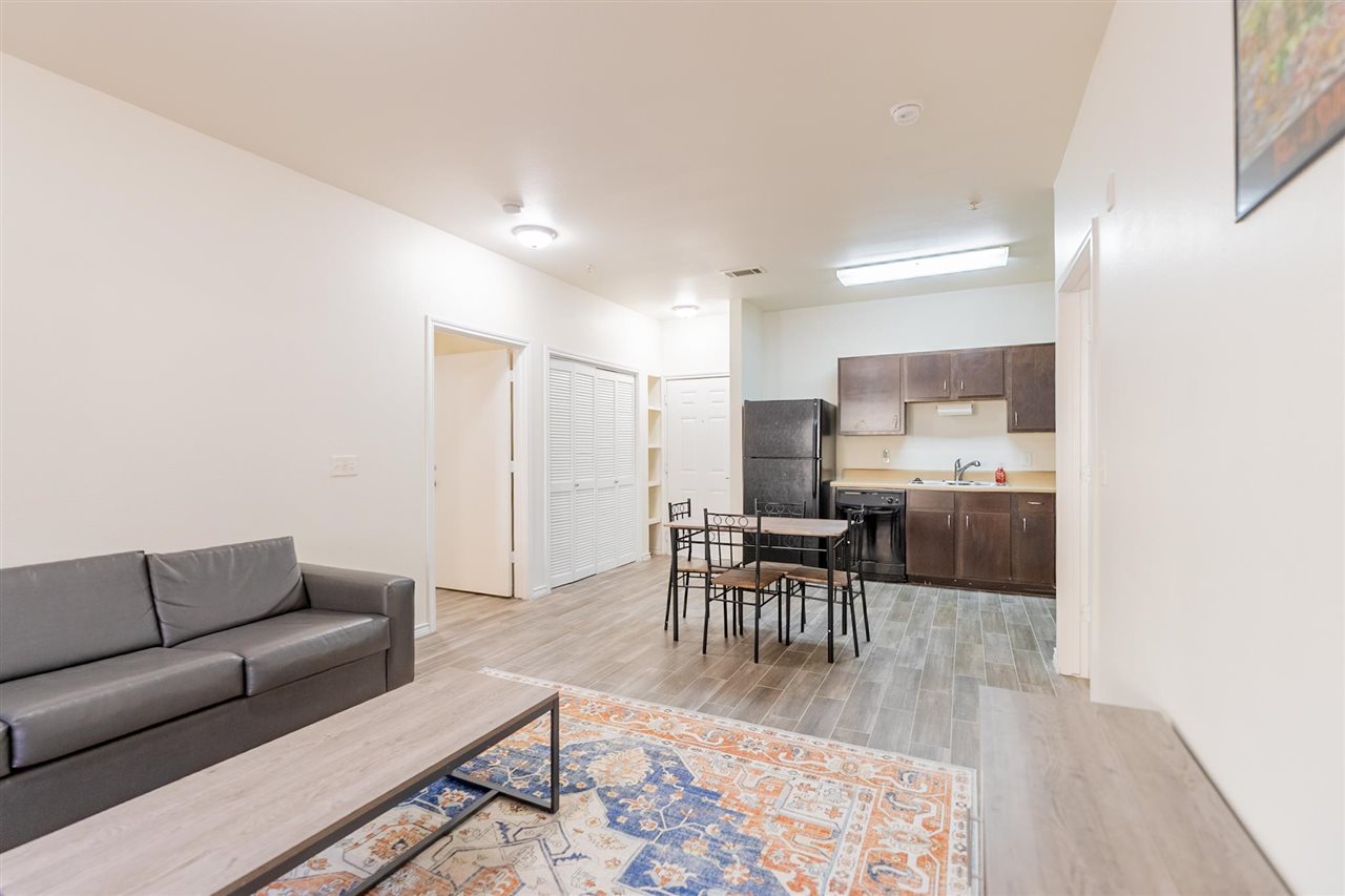 251 W Miller #319 Avenue