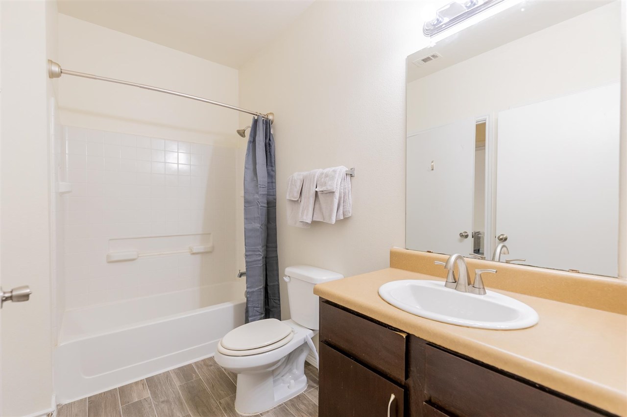 251 W Miller #319 Avenue
