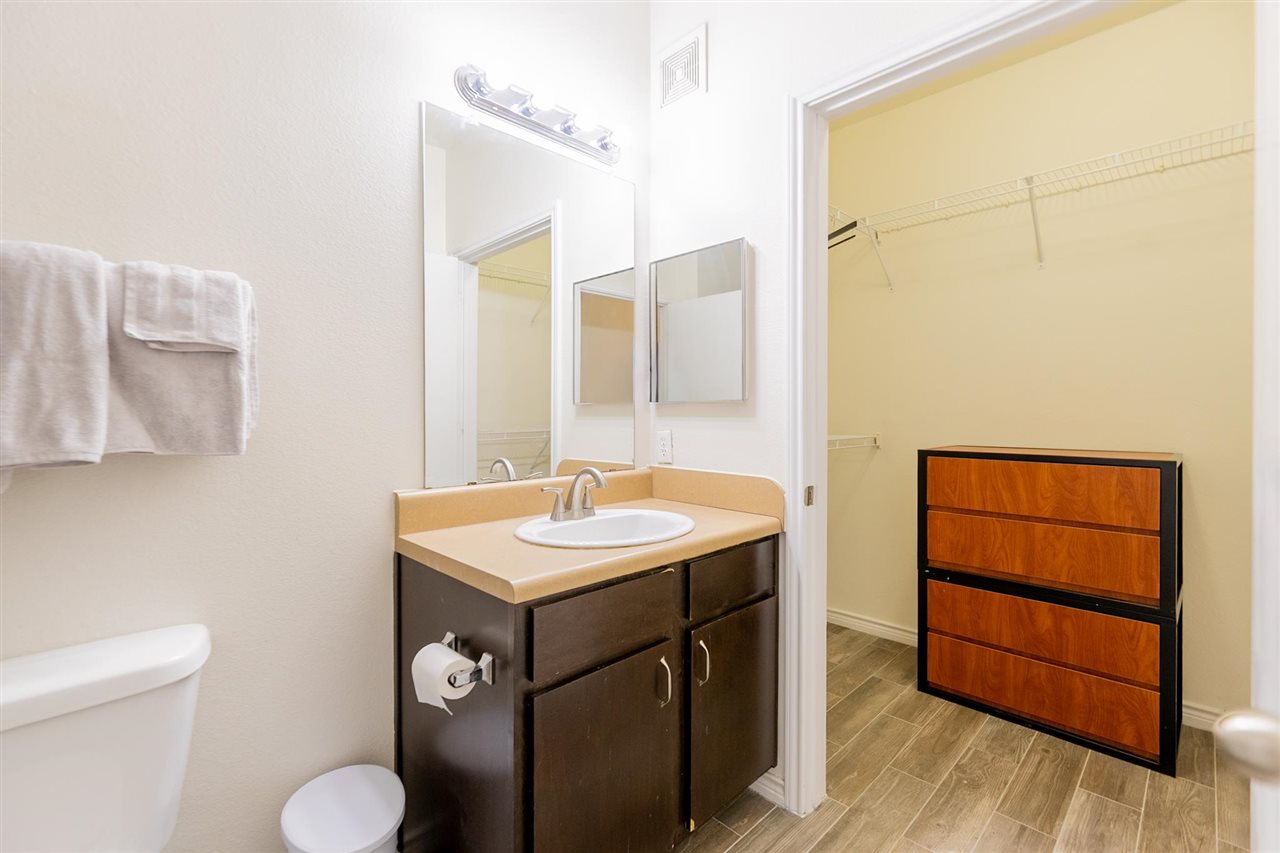 251 W Miller #319 Avenue
