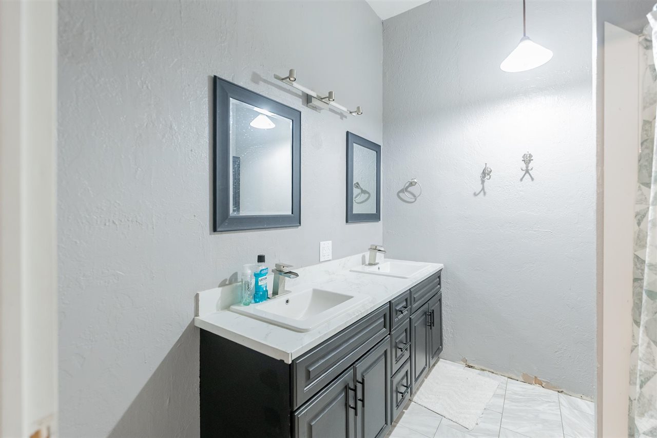 402 NE 7th Street