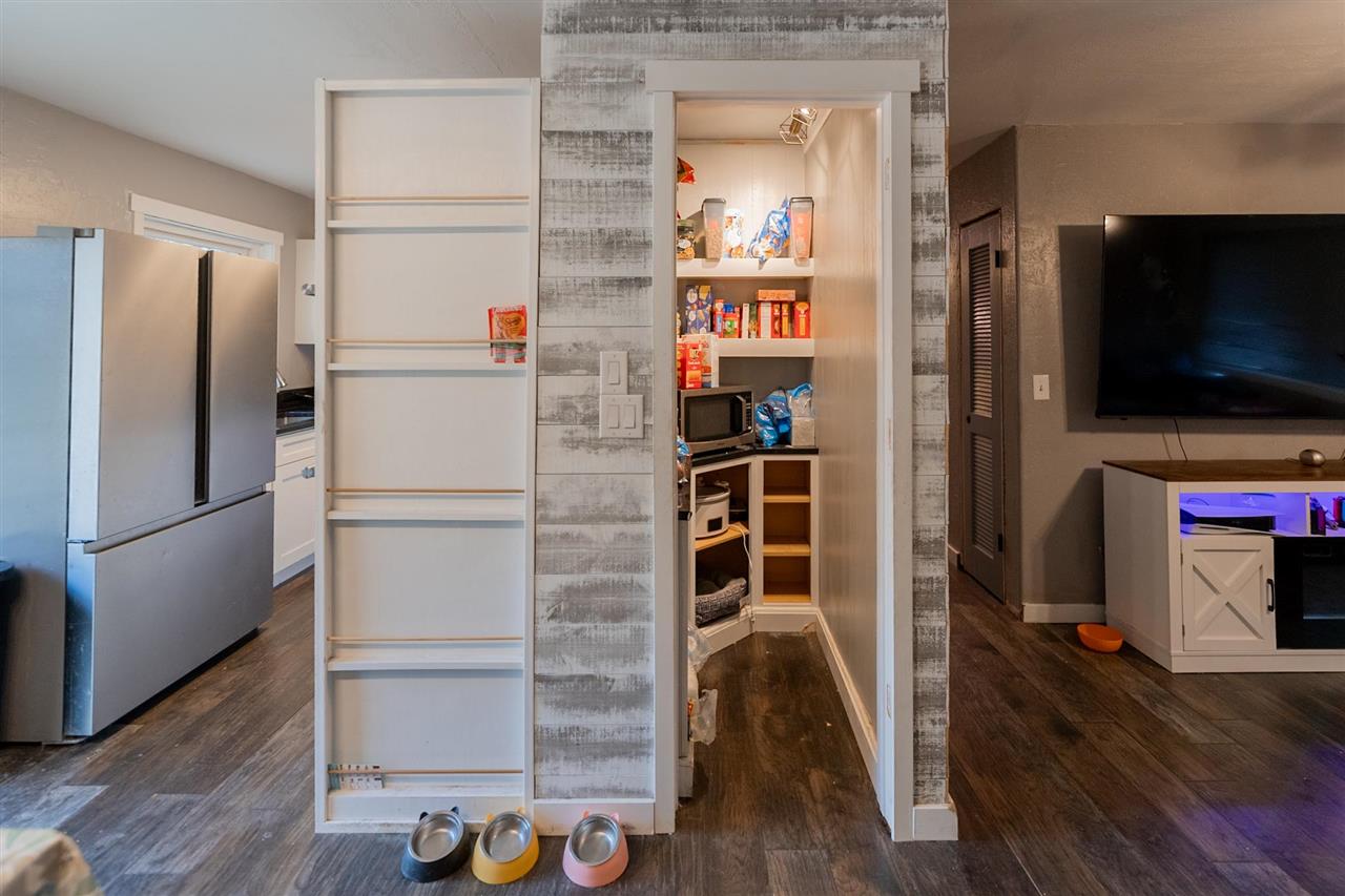 402 NE 7th Street
