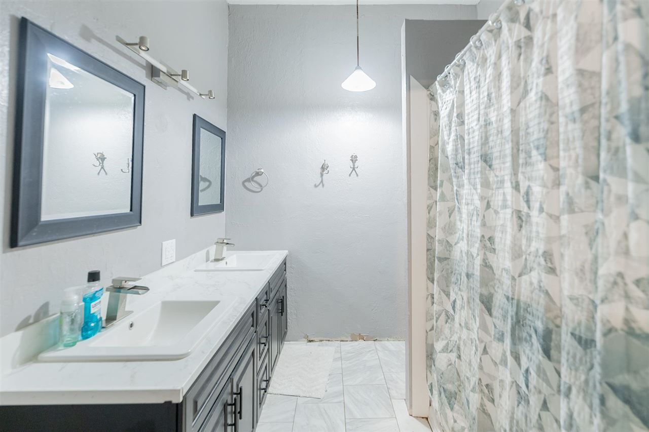 402 NE 7th Street