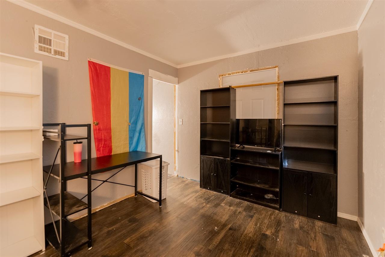 402 NE 7th Street