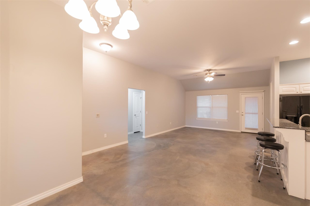 4312 E Zachary Lane