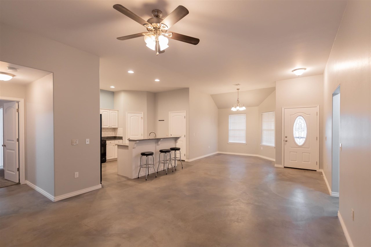 4312 E Zachary Lane