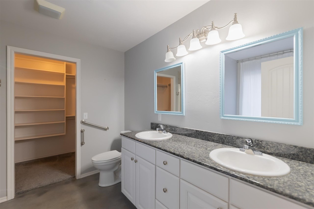 4312 E Zachary Lane