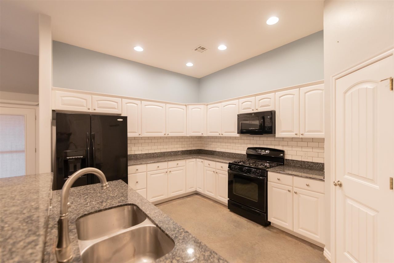 4312 E Zachary Lane