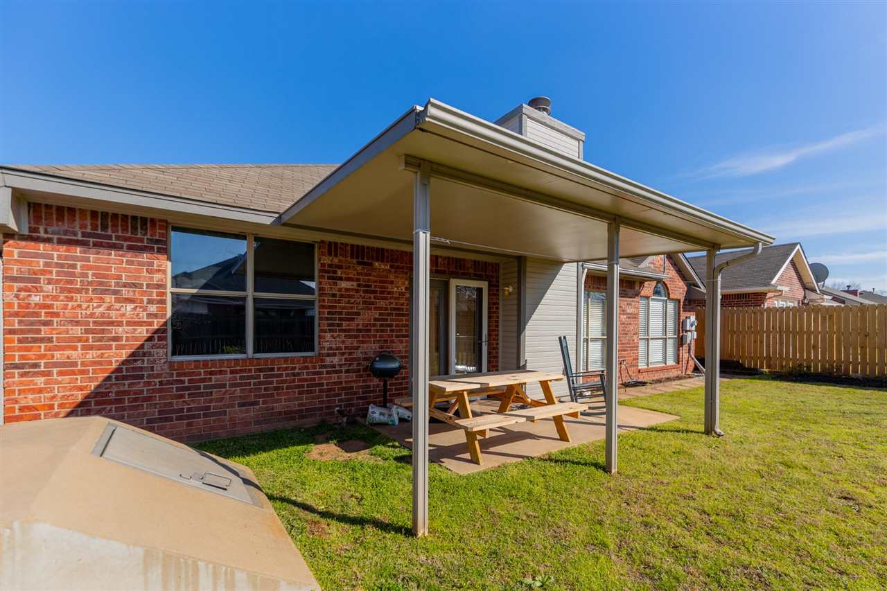 2106 N Burdick