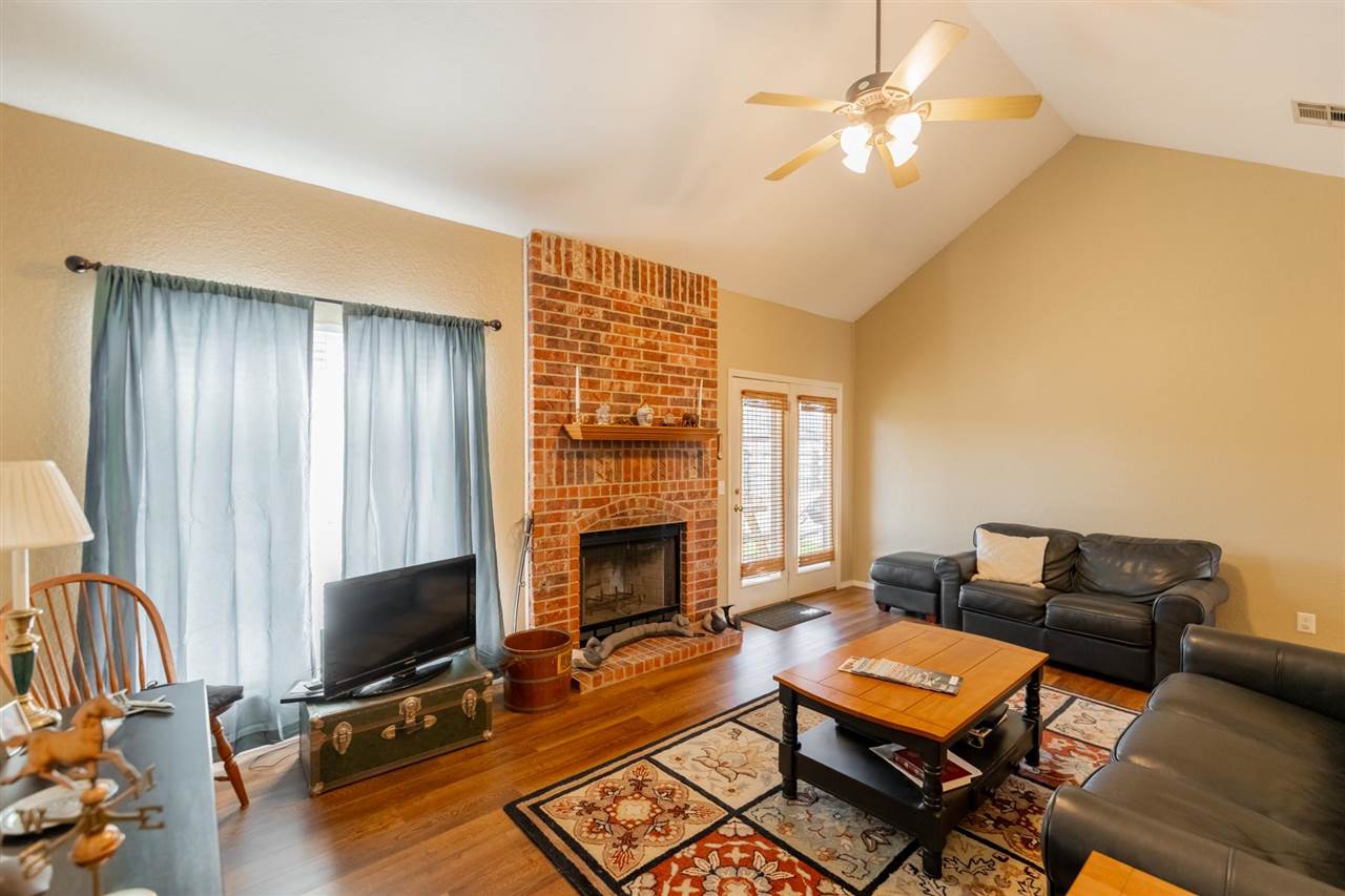 2106 N Burdick