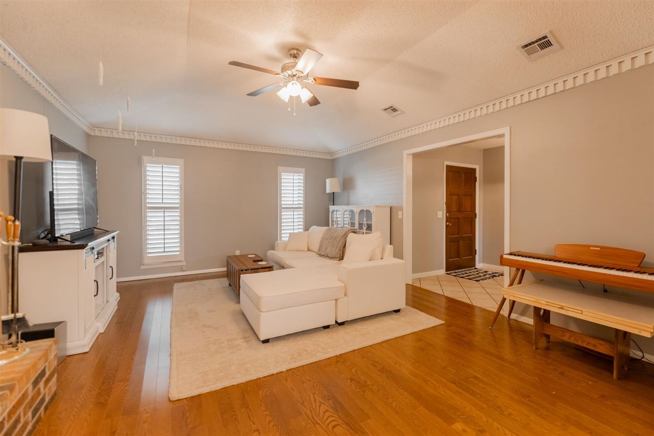 1011 N Sunnybrook Drive