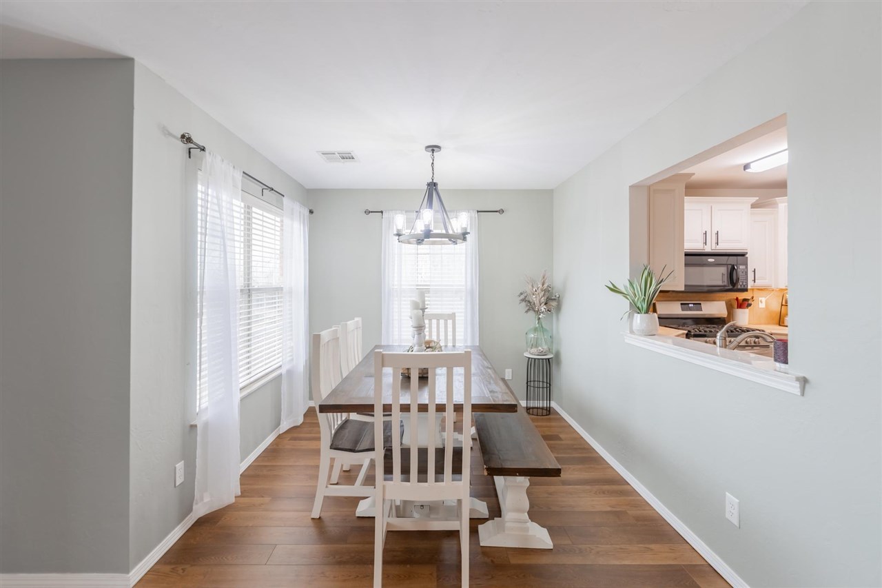 824 E Macy