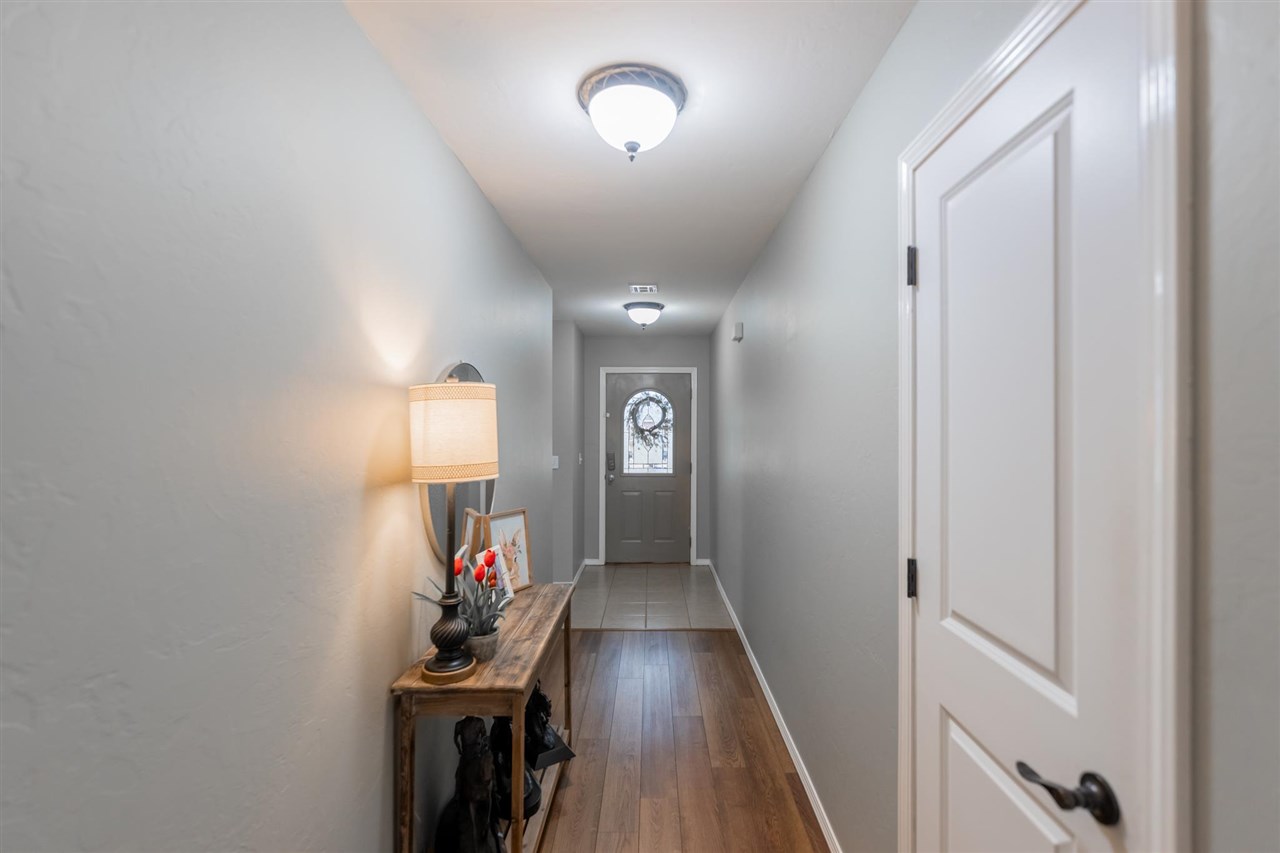 824 E Macy