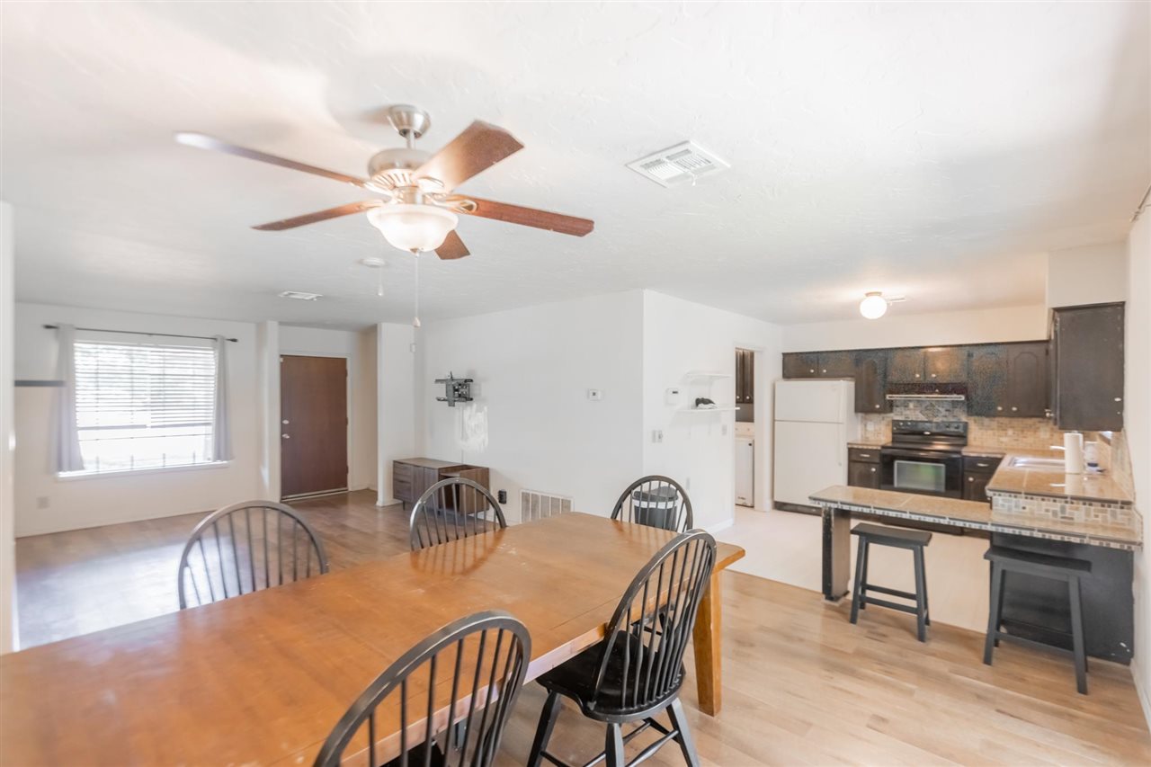1702 N Benjamin