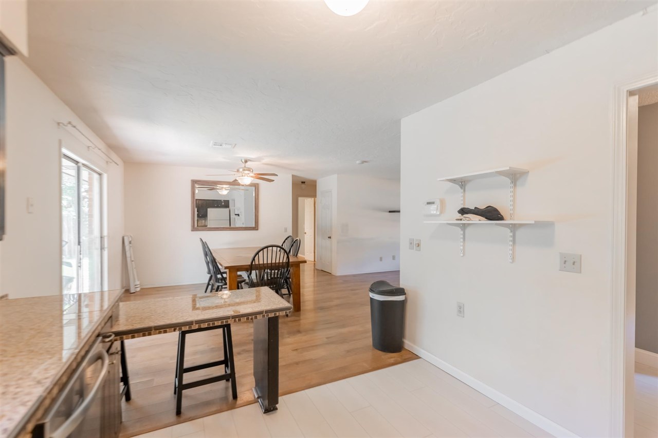 1702 N Benjamin