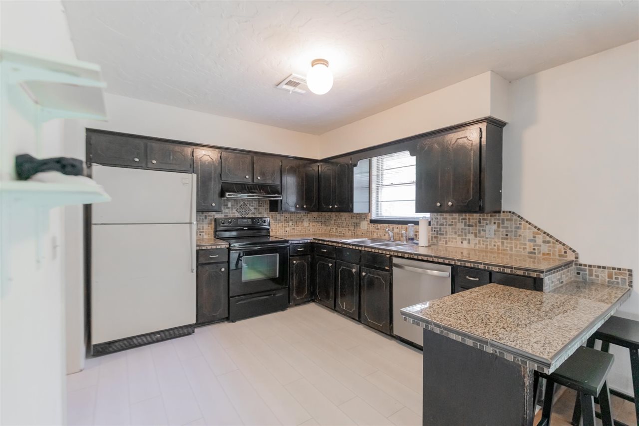 1702 N Benjamin