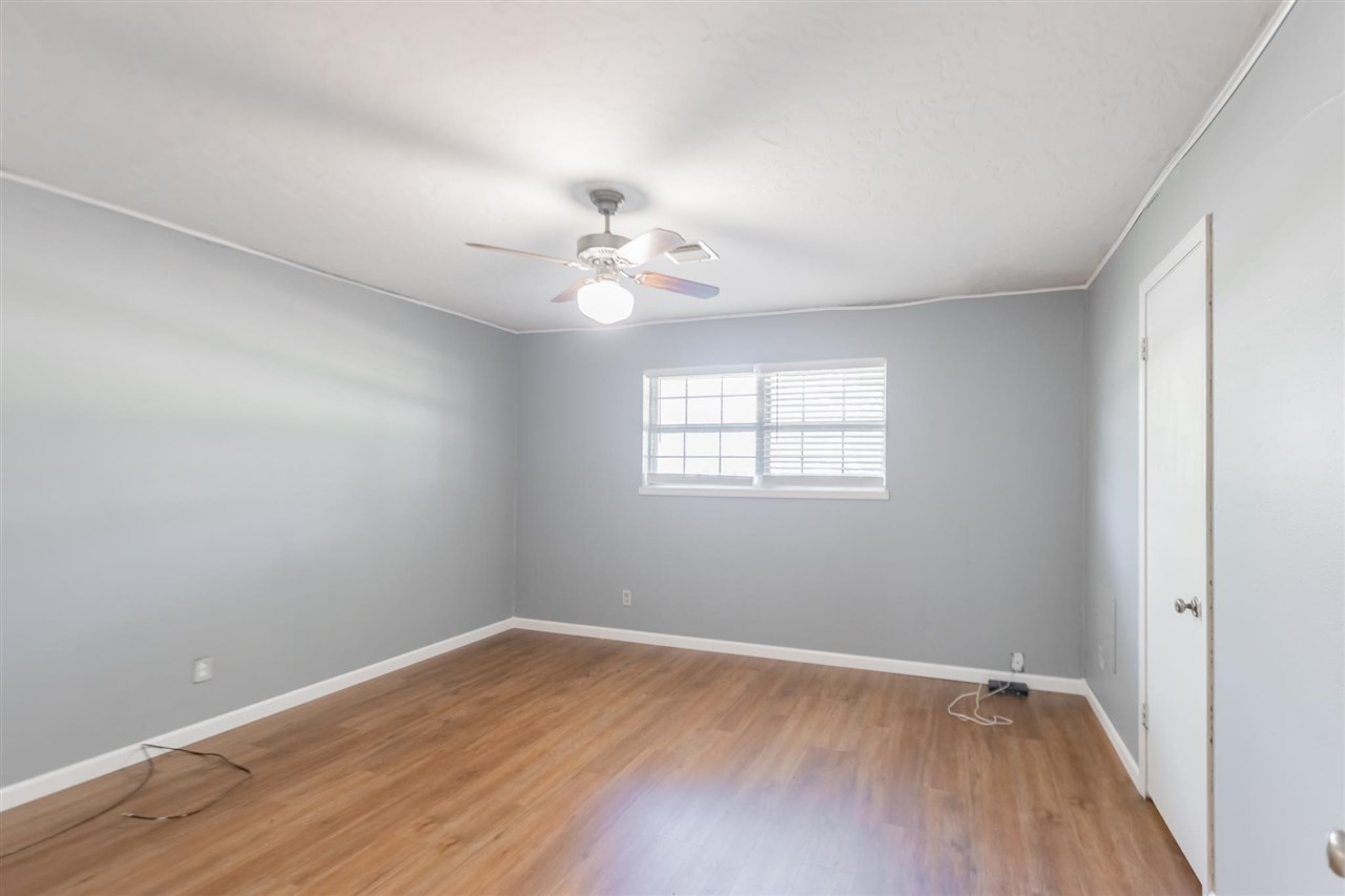 1702 N Benjamin