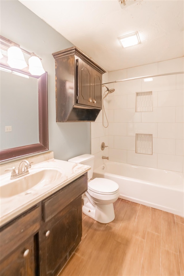 1702 N Benjamin