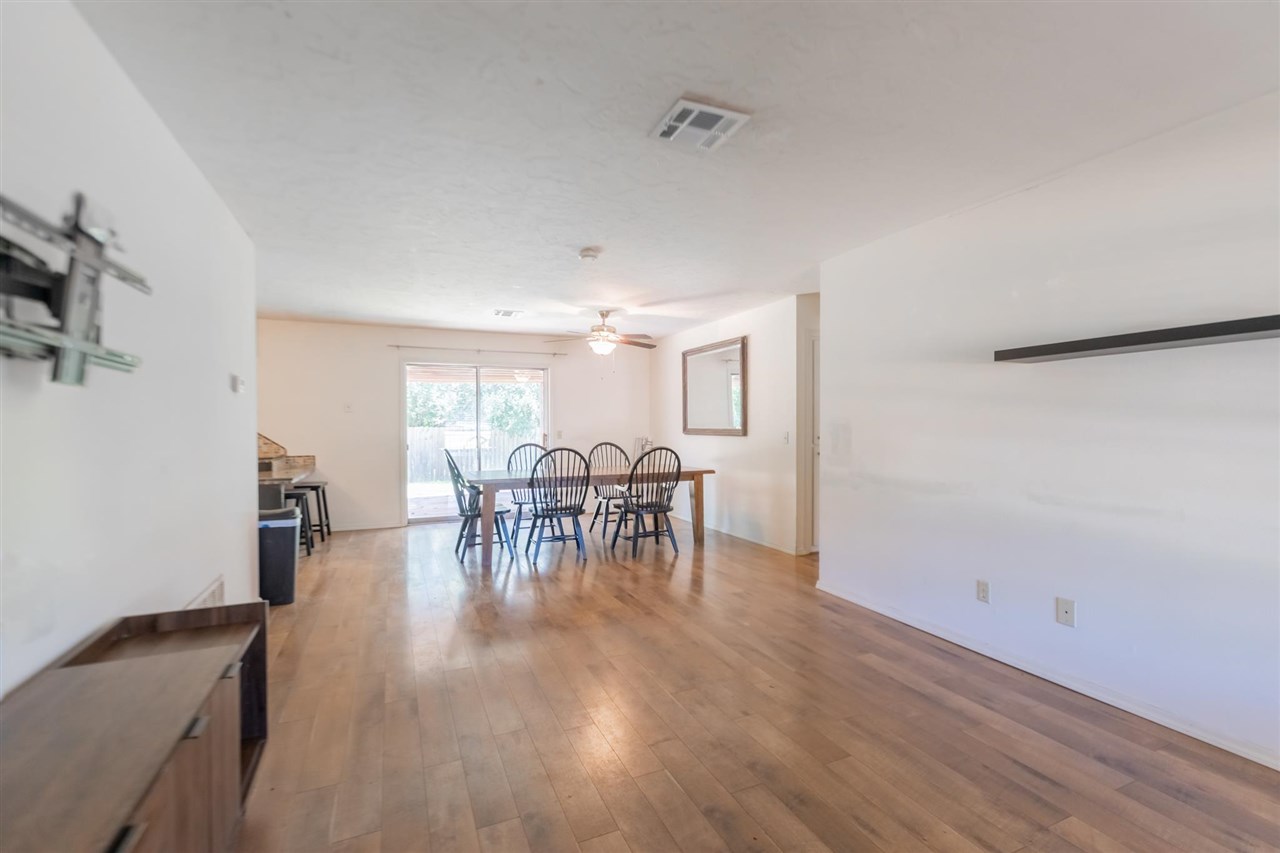1702 N Benjamin