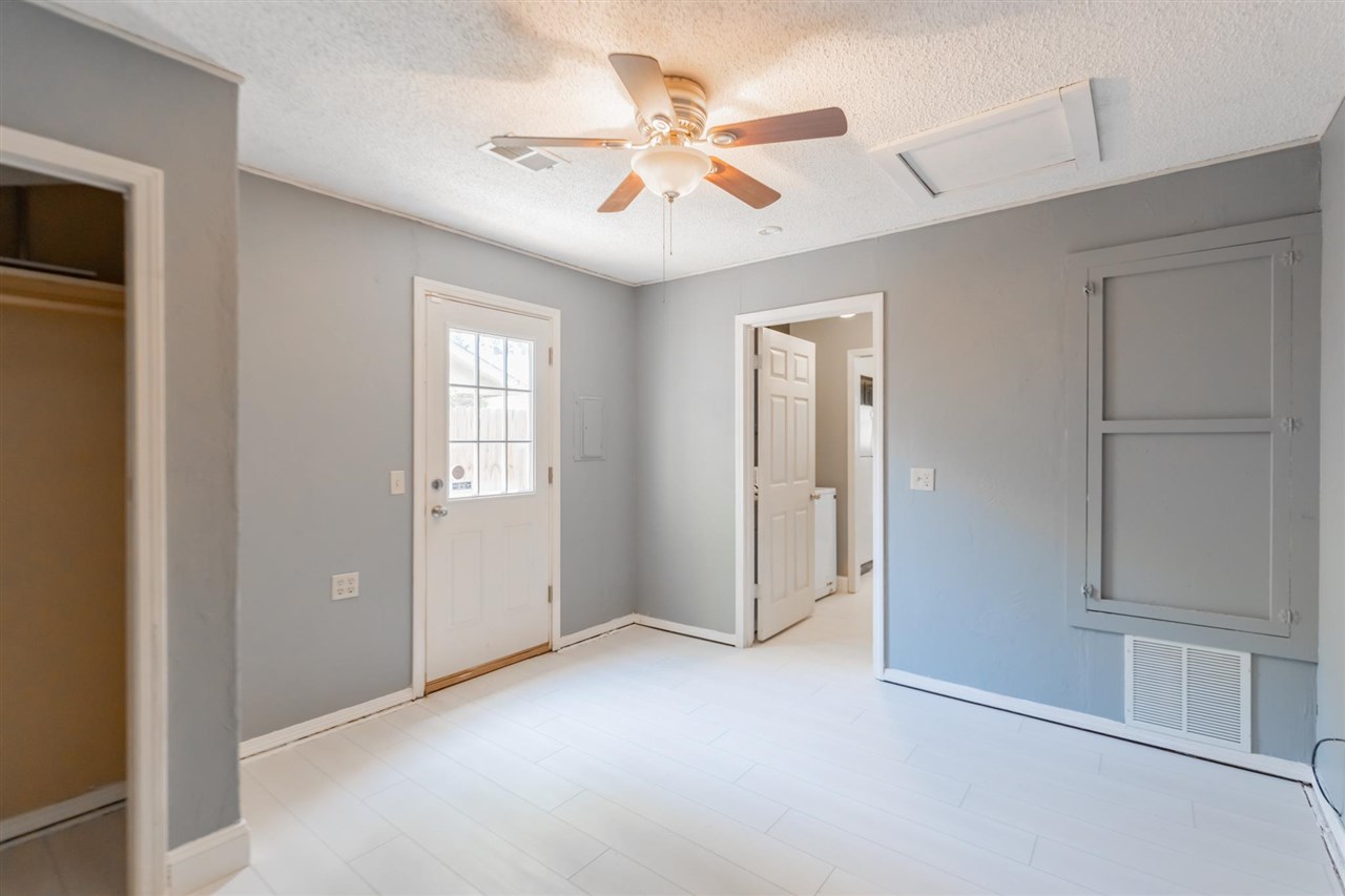 1702 N Benjamin