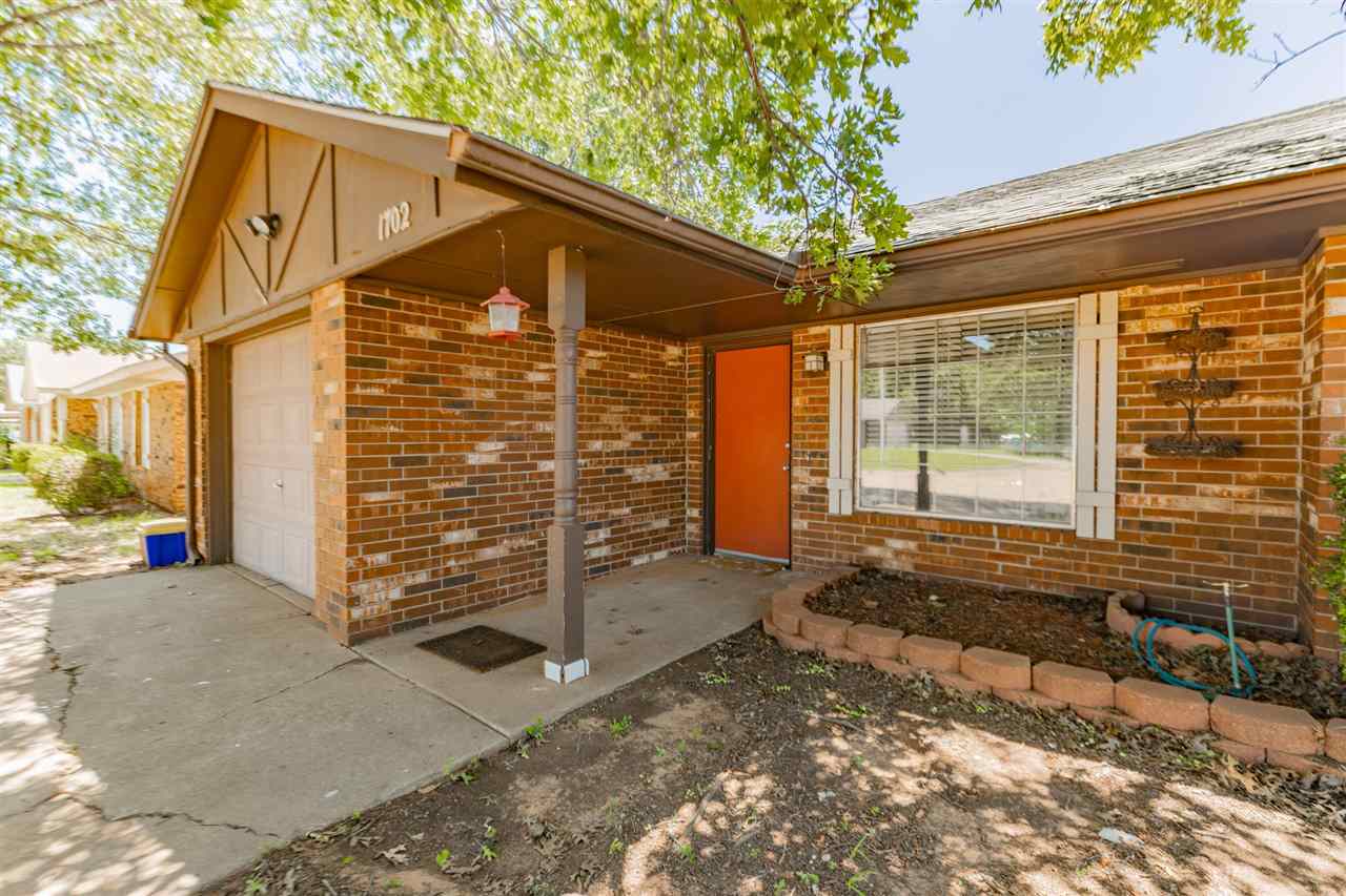 1702 N Benjamin