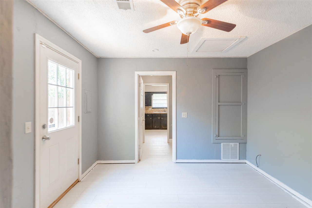 1702 N Benjamin